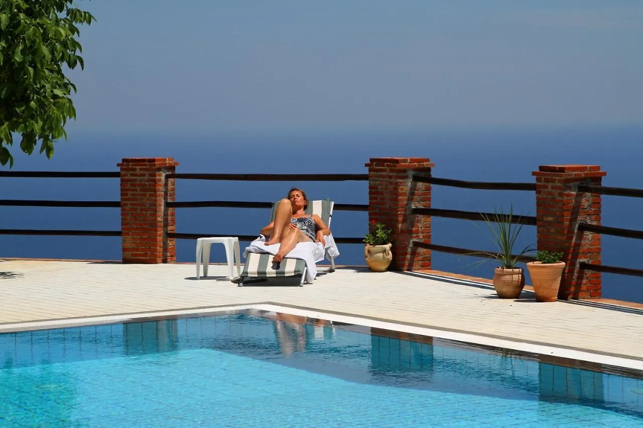 Villa Etna Mare - Pool Villa In Peaceful Location With Breathtaking Views Of The Sea, Mt Etna & Taormina - Casa de Férias