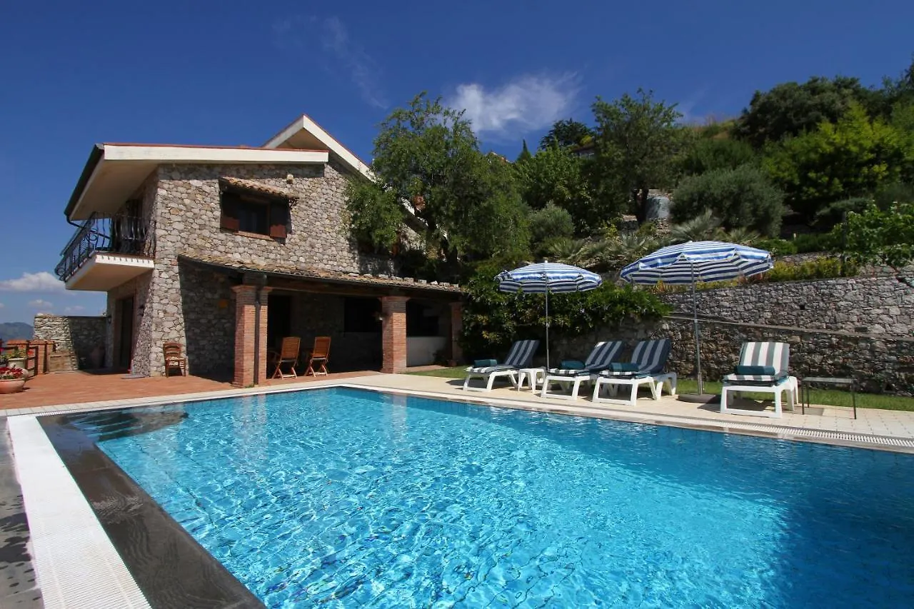 Casa de Férias Villa Etna Mare - Pool Villa In Peaceful Location With Breathtaking Views Of The Sea, Mt Etna & Taormina -