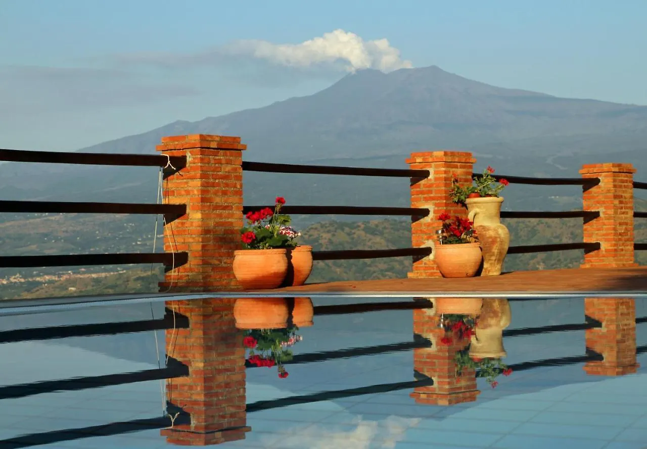 Casa de Férias Villa Etna Mare - Pool Villa In Peaceful Location With Breathtaking Views Of The Sea, Mt Etna & Taormina -