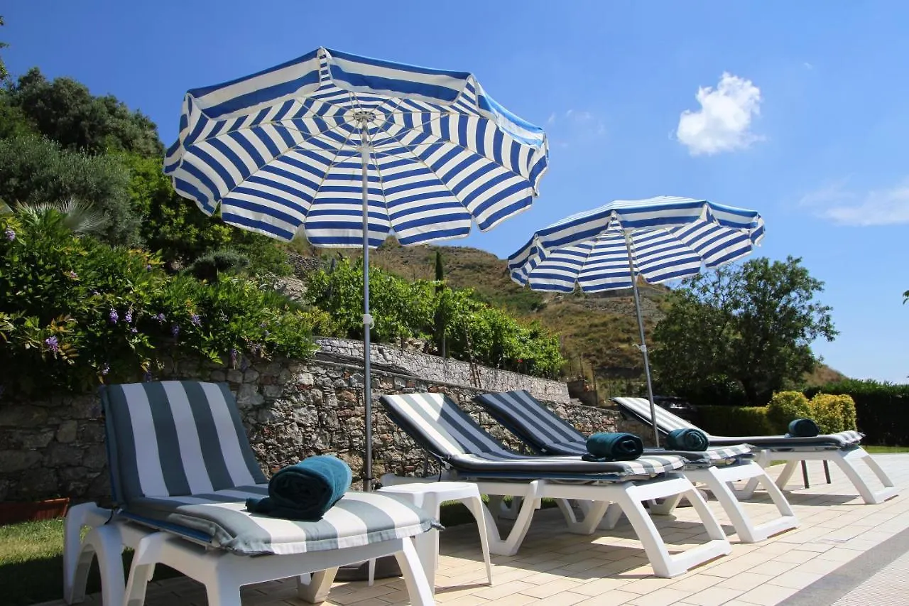Casa de Férias Villa Etna Mare - Pool Villa In Peaceful Location With Breathtaking Views Of The Sea, Mt Etna & Taormina -